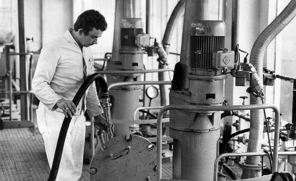 Mann in Arbeitskleidung