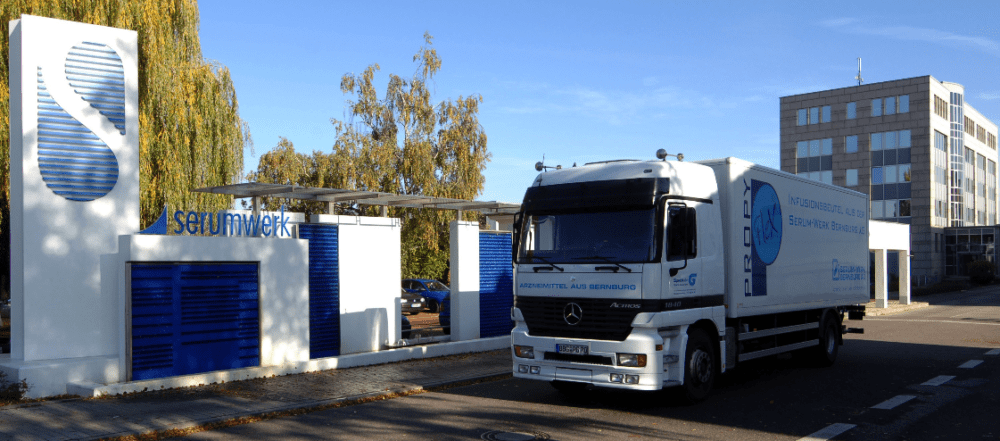 Einfahrt zum Serumwerk mit LKW